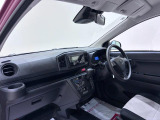 ダイハツのお店では、ダイハツ車を知り尽くしたプロフェッショナルが、専用の診断機器を使って各システムを点検しております。
