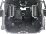 【トランクルーム】荷室の広さも十分です!シートアレンジでシートを畳めば長い荷物だって積めますね。シートアレンジの操作方法など、お気軽にご相談下さい。