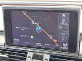 ●純正ナビ:一体感のあるナビは、高級感ある車内を演出してくれます。オーディオ機能も充実しておりますので、運転もより楽しめます♪