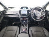 ■視界良好で運転しやすいコックピットです。シンプルで操作性の良いインパネ回りにデザインされ、SUBARUは安全性能に徹底的にまでこだわった視界設計を行っています。