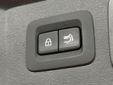 【パワーバックドア】スマートキーや運転席のボタンを押すだけでリアゲートが自動で開閉します!荷物を持っている時や、高い位置にあるバックドアを閉める際に便利な機能です♪