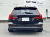 北欧流のラグジュアリーを体現したV60。伝統的なスカンジナビアン・デザインを継承しながら、躍動感にあふれ優雅な雰囲気を身にまとう、新しい潮流を具現化したスタイリングです。