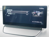 こちらのお車には先進安全装備が多数搭載されています。衝突被害を回避あるいは軽減するためのブレーキや、後方死角からの接近警報、車線逸脱を防止する警報装置など、詳しくはスタッフまでお尋ねください。