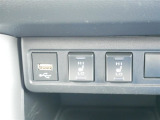 USB差込口 シートヒーター(運転席助手席両方にあります)