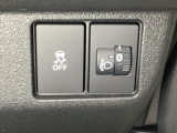 ハンドルの右側にはヘッドライトレベライザーとVSA(ABS+TCS+横滑り抑制)の解除スイッチがついています。ヘッドライトレベライザーは道路状況や積荷の加重に応じてライトの高さを調節できます。