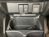 アクセサリーソケットはUSBのアダプターなどをつければ、スマホの充電にも使えます。