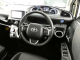 【運転席】運転席周りの画像です。プロの手で隅々までクリーニングしています。ご来店いただき実際に見てみてくださいね☆