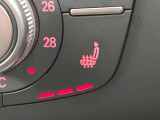 ●フロントシートヒーティング:運転席・助手席共に三段階で調節が可能なシートヒーターを装備しております。季節を問わず快適にご使用いただけます。