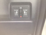 便利な両側電動スライドドアです