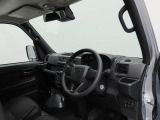 当社では全車、納車前にサービス工場で12ヶ月点検相当の整備を実施しております。そこで確認された不具合箇所は修理しておりますのでご安心下さい。