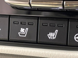 【シートベンチレーション】夏場は涼しい風でお尻や背中の熱やムレを防ぎ、冬はエアコンよりも早く温まってポカポカに!レザーシートにうれしい装備で、季節を問わず快適に過ごせます。
