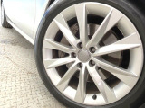 ●純正18インチアルミホイール:輸入車ならではの卓越した走りを支えるホイールと足回りです!日本車の走りに慣れている方にもぜひ体感して頂きたいほど、高いレベルでまとまっています!