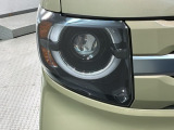 LEDヘッドライトは、点灯の瞬間から最大光量を発揮し、突然暗くなるトンネルなどでの安定感を高めます。