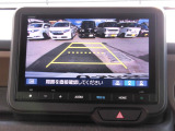 リバース時にはリアカメラにより後方の確認も可能です。「ノーマル・ワイド・トップダウンビュー」の3つから状況に合わせて切り替え可能です。