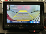 【バックカメラ】運転が苦手な方も車庫入れラクラクです!ギアをリバースに入れれば自動的に切り換わりますので、面倒な操作は不要です♪狭い駐車場もお車を傷つけず安心ですね!