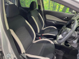 運転席まわりには十分なスペースがあり、大柄な方でもゆったり運転していただける環境です。