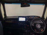 【前方視界】開放的な前方視界!運転がしやすく疲れにくいです♪窓が大きく、見通しがとっても良いおクルマですよ♪