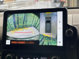 【パノラミックビューモニター】専用のカメラにより、上から見下ろしたような視点で360度クルマの周囲を確認することができます☆死角部分も確認しやすく、狭い場所での切り返しや駐車もスムーズに行えます。