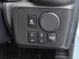 納車前に12ヶ月点検・エンジンオイル交換・ バッテリー交換・ワイパーゴム交換・キーレス、キーフリーの電池交換を実施しております。ダイハツの整備士がきっちりと点検したお車をお届けいたします!