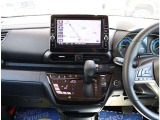『1台』のお車に対して、3名体制で日々議論を重ね仕入れを行っております。