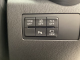 各種機能の切替スイッチは運転席パネル下に集約されています。任意で切り替え可能なため状況に合わせてお使いください。