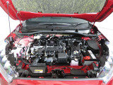 車にとって、とても大切な部分のエンジンルーム。綺麗に清掃済みで安心です。
