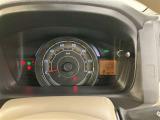 視認性に優れたメーターを採用しており、走行中でも車速や情報が分かりやすく表示されます。運転時の視線移動をむりのない範囲に抑え、快適で安心感のあるドライブをサポートします。