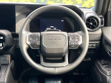 インテリアに合わせたデザインのステアリングは、運転される方のことも考え、運転しやすい形状、大きさです。是非一度、実際に触ってお確かめください。