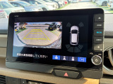 バック駐車が苦手な方や、初めてのお車で不安な方でも後方をナビ画面に映してくれるので、ラクラク停められます。