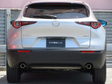 CX-30のエクステリアデザインは、明確なラインを使わず、面の動きのみで表現。アートとしての美しさと生命感を感じさせるデザインを創生しています
