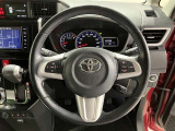 ステアリングから手を離さず、運転に集中したままオーディオ等の操作ができます。