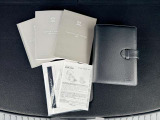 【取説・メンテナンスノート完備】車両の履歴が分かるメンテナンスノートや保証書がしっかりと揃っています。マツダ純正のレザーケースに保管されており、確かな安心感に繋がるポイントです。