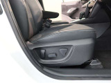 便利なパワーシートでラクラク♪ドライバーに合わせた最適なポジションで運転することが出来ます。