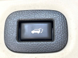 【パワーバックドア】スマートキーや運転席のボタンを押すだけでリアゲートが自動で開閉します!荷物を持っている時や、高い位置にあるバックドアを閉める際に便利な機能です♪