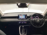 【e:HEV】走行シーンに合わせて、EV・ハイブリッド・エンジンの3つのモードを自動で切り替えるので、街乗りから高速走行までスムーズなドライブを楽しめます。