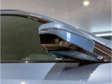 【BMWミラー】視認性の高いスタイリッシュなミラー。自動防眩機能も付いており夜間のドライビングをサポートします。