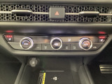 運転席と助手席にシートヒーターが付いています☆寒い時期に腰周りを温めてくれるので体全体が温まりやすいのは勿論、暖房と違い顔に風が当たらないので、乾燥肌やドライアイの方でも大丈夫☆