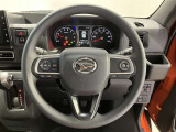 ステアリングから手を離さず、運転に集中したままオーディオ等の操作ができます。