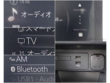 【スマホ連携も♪】 BluetoothやUSBは勿論、オプションのフルセグTV搭載!またスマホのアプリの一部がコネクトで使用できるアップルカープレイ、アンドロイドオートにも対応♪