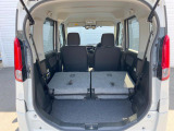普段のお買い物や通勤、送迎等に十分な荷室スペースを確保しております。セカンドシートを倒すと、大きな荷物の積載も可能です♪