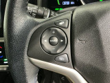 ステアリングにオーディオ操作スイッチが付いています。オーディオ画面に直接タッチしなくても操作が出来ますので、運転に集中できます。