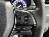 アダプティブクルーズコントロール機能付きです。走行中に先行車の様子を検知しながら、設定した車速の範囲内で先行車との距離のキープを支援します。詳細は販売店スタッフまでおたずねください。