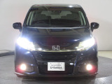 ハロゲンより明るく、より遠くまでさらなる安心感のあるLEDヘッドライトを採用。照射軸の上下方向を自動調整するオートレベリング機構、点灯忘れも防止できるオートライトコントロール機構付きです。