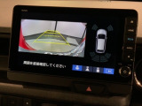 リバースギアに入れるだけで後方の表示へ切り替わります。夜間や雨の日の駐車も楽になりますよ。