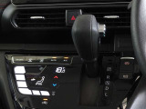 車内を快適に、オートエアコンを装備しています。