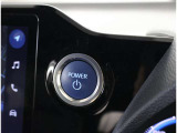 スマートキーを携帯していればキーを取り出さずにドアを施錠&解錠。クルマの始動も可能です。
