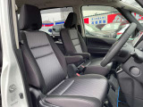 ひじ掛けが付いて運転が楽です