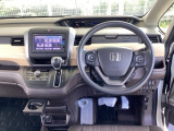ドライブの必需品。見やすい・使いやすいHonda純正のメモリーナビを搭載。