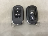 スマートキー付きですからドアロックの開閉およびエンジンスタートが楽々です。電動スライドドアの開け閉めもボタンで操作できます。スペアキーも同じものを用意しております。