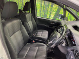 運転席まわりには十分なスペースがあり、大柄な方でもゆったり運転していただける環境です。